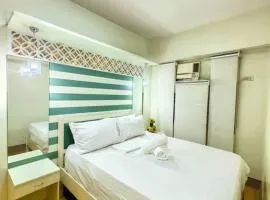 Lovely, Modern & Spacious 2BR Condo with Netflix and Pool Access at San Juan near Greenhills!