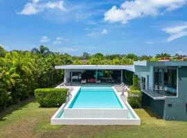 Luxurious 5BR Villa Mayacol with 17m Long Pool, NaiHarn