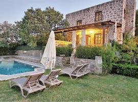 Authentic Bodrum Villa with Special Private Pool，位于奥塔肯特的度假短租房