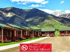 Wolf Den Log Cabin Motel and RV Park，位于Thayne的汽车旅馆