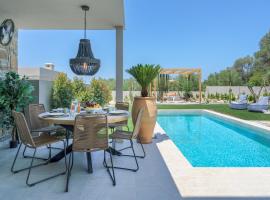 Modern Family Villa Leba with Private Pool & BBQ，位于Agios Dimitrios的酒店