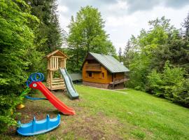 Cottage Ocovan Krpacovo-Lake-BBQ-Forest-Kids playground-Views，位于Horná Lehota的度假短租房