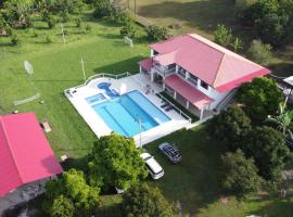 QUINTA CAMPESTRE LA FLORIDA，位于马里基塔的酒店