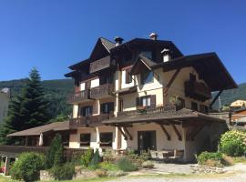 Albergo Quai，位于Monno的酒店
