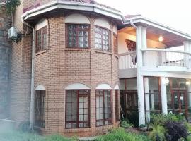 Tjibelu's Nest Guest Home，位于Lobatse的度假短租房