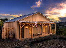 Miners Cabins #1 - Two Double Beds and Private Balcony，位于汤姆斯通的酒店