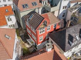 Dinbnb Homes I 200m to Bryggen I Make Memories with Friends and Family!，位于卑尔根的乡村别墅