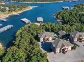 Rockwood Condos on Table Rock Lake With Boat Slips，位于布兰森的酒店