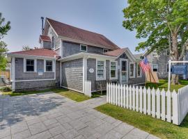 Beachy Block Island Home Walk to Ballards, Ferry!，位于新肖雷汉姆的度假屋