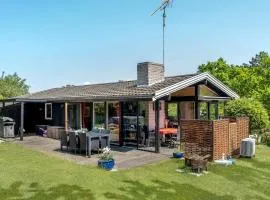 Nice Home In Fårevejle With Wifi