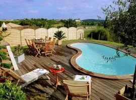Villa with covered terrace in rural Chalais