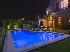 Safty Palm Oasis Private Pool & Beach Access，位于艾因苏赫纳的别墅