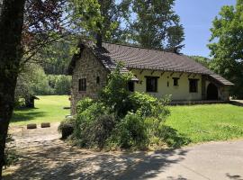 Ardennes villa with riverside garden and views，位于圣维特的酒店