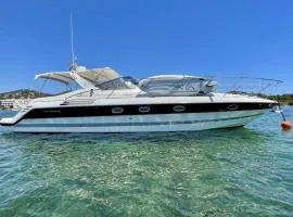 Cozy yacht lodge in Barcelona with boat tour option