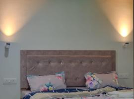 The Royal Maryul Banquet Hall , Restaurant & Resort - Leh，位于Stak的酒店