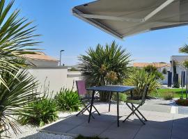 Logement neuf climatisé avec parking，位于Saint-Sulpice-de-Royan的酒店
