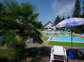 Camping des Bains，位于Saint-Honoré-les-Bains的酒店