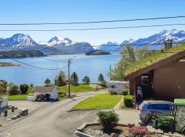 Stunning Home In lesund With Kitchen