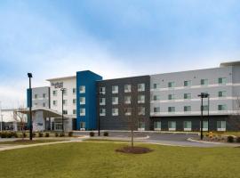 Fairfield Inn & Suites by Marriott Charlotte University Research Park，位于夏洛特David Taylor Corporate Center附近的酒店