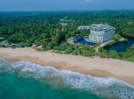 Sheraton Kosgoda Turtle Beach Resort，位于本托塔的酒店