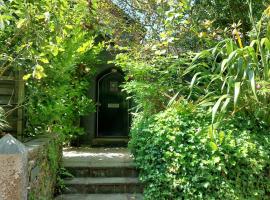 Peaceful Self-contained room near Looe，位于西卢港的旅馆