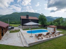 Holiday Home Nina with a heated pool，位于Brušane的酒店