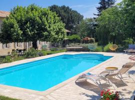 Au Do'Mayne des Bouilles - Spa & Piscine，位于Lussac的酒店