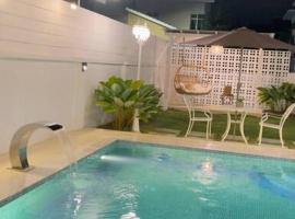 La Vista Villa Private Pool，位于甘榜贡巴达的酒店