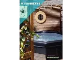 Rez de maison/jacuzzi privé/patio fleuri