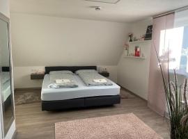 #2 Gro&szlig;es Zimmer mit Pool und Garten，位于梅明根的带泳池的酒店