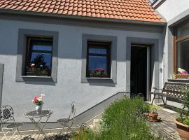 Apartmán U jezírka，位于Velké Přílepy的酒店