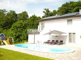 Sofia Holiday Haven in Nature with Pool，位于斯洛文尼亚比斯特里察的酒店