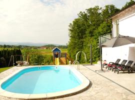 Sofia Holiday Haven in Nature with Pool，位于斯洛文尼亚比斯特里察的家庭/亲子酒店