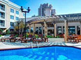 亚特兰大北市区喜来登酒店，位于亚特兰大的带泳池的酒店
