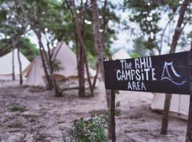 Rhu Glamping & Campsite，位于Kampong Tanjong Che Lahom的豪华帐篷