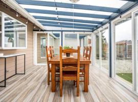 Shiny Rambler House with Spacious Solarium.，位于埃弗里特的酒店