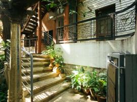 Laika Boutique Stay by evaddo，位于班加罗尔的酒店