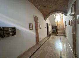 Casa Susanna - delizioso piano terra, centralissimo, superservito, tranquillo, appena fuori ZTL parcheggio libero