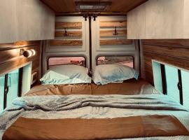 best camper van in tbilisi，位于第比利斯的露营地