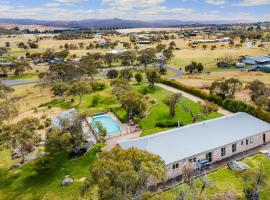 Winterwood Lodge - 6mins Jindabyne Pets Allow Floor Heating Farm Stay，位于Moonbah的酒店