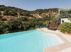 Casa con vistas increíbles, piscina Infinity y jardín con rincones preciosos，位于拉斯·罗萨斯·德·马德里的公寓