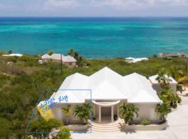 King Bedroom Suite at ParadiseOneVilla Turks and Caicos Islands，位于普罗维登西亚莱斯岛的酒店