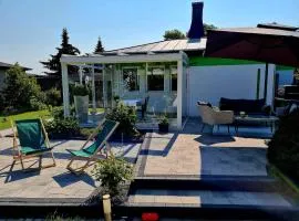 Ferienhaus Grüner Bungalow Garten & Whirlpool