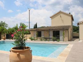 Le Clos des Mûriers，位于Auriolles的酒店