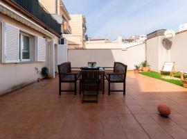 Apartamento con gran patio y excelente ubicación!，位于马塔罗的酒店