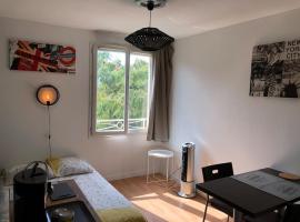 Charmant Studio Aix en Provence avec parking gratuit，位于普罗旺斯艾克斯的公寓