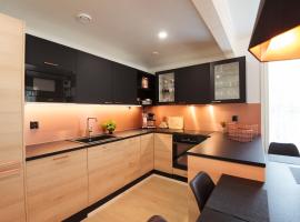 Apartment Tuomenkartano B1 iso huoneisto saunalla Kalajoki，位于卡拉约基的酒店