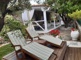 Nikos Stone House 80m from the beach with wifi，位于基拉奇尼的酒店