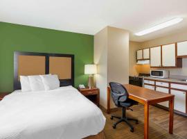 Suburban Studios Copley Akron West，位于Copley的酒店