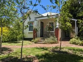 Large garden block with multiple dwellings in the centre of Bendigo